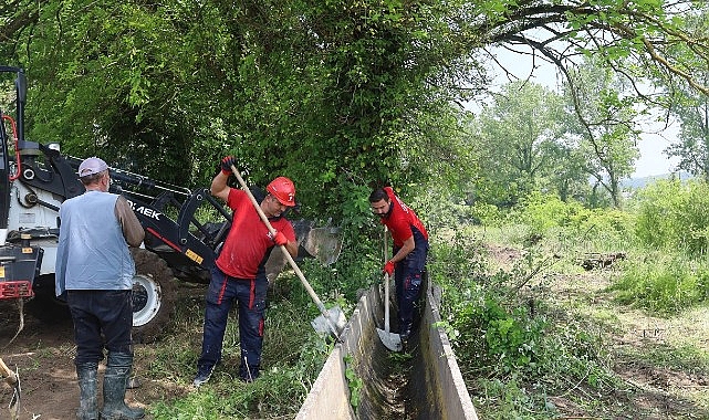 Büyükşehir, Bayraktar’da tarımsal sulama kanallarını temizledi